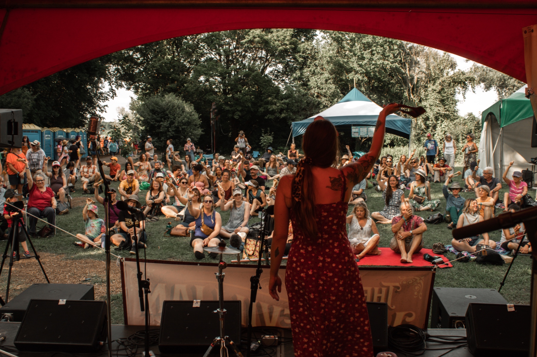 The Vaudevillian leading a washboard workshop from the stage