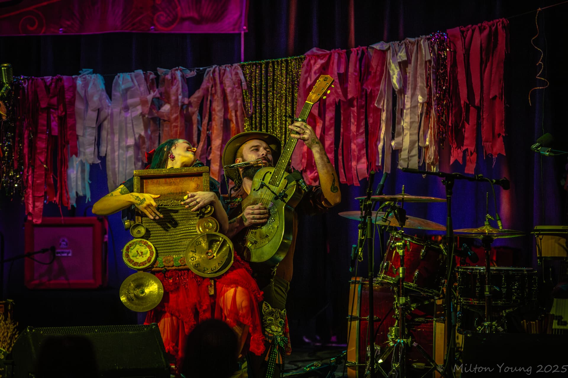 Washboard & resonator in full swing — photo by Milton Young